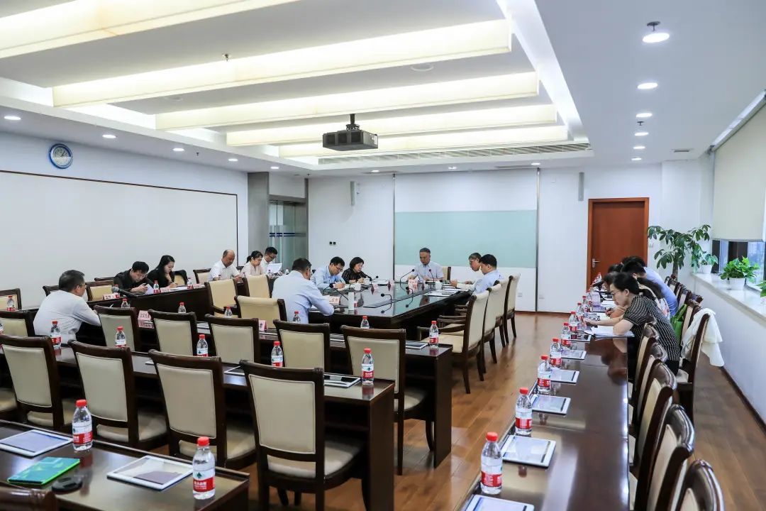 開門納諫匯民智 共商涉企新篇章——區(qū)政府常務(wù)會(huì)議首次邀請(qǐng)公眾代表共議涉企議題